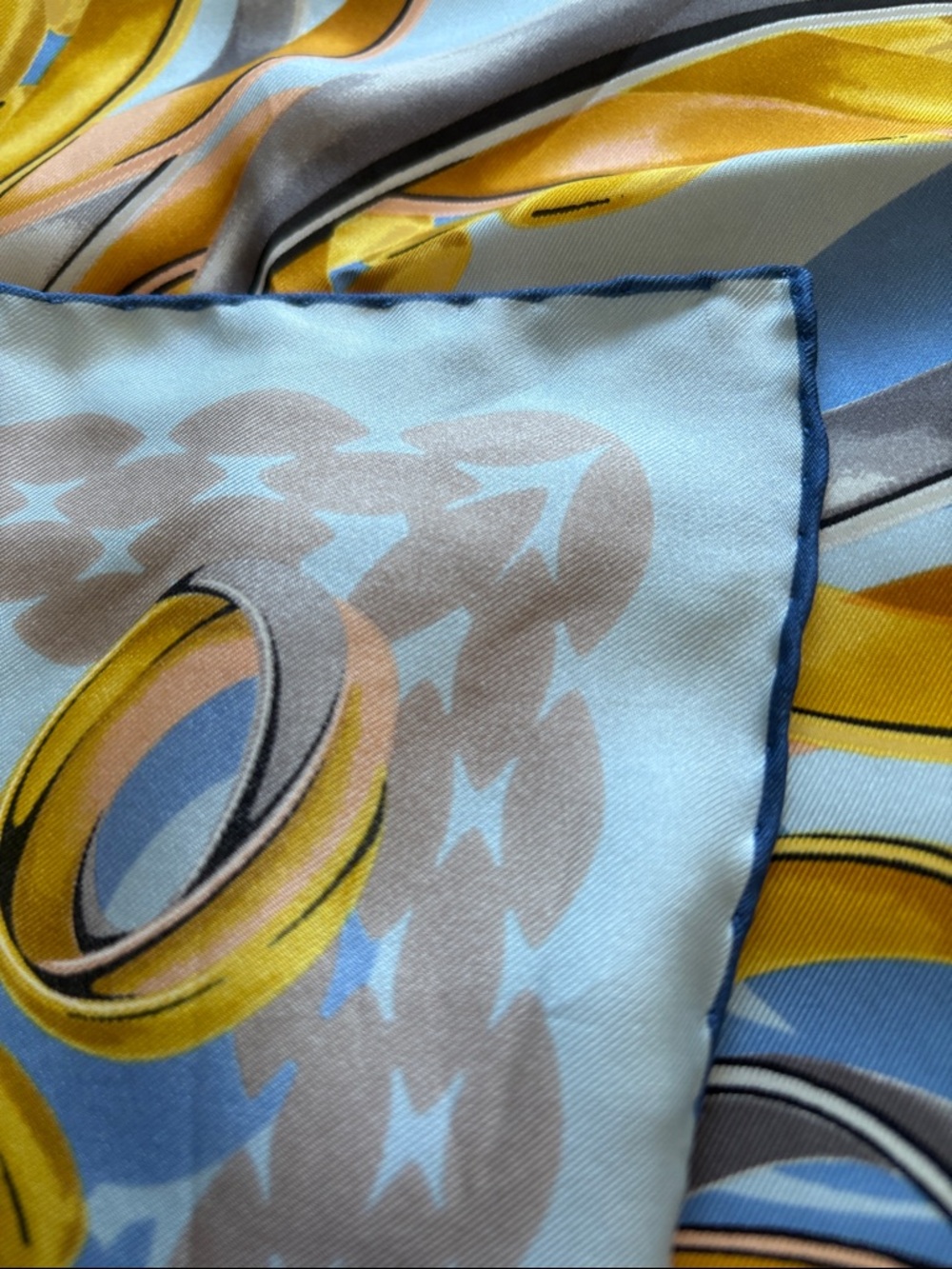 Authentic Cartier must de Cartier Blue and Gold Chain Print Silk Scarf NEW - Picture 5 of 9
